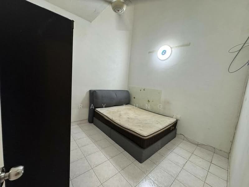 1.5-storey Terraced House for Sale in Taman Pelangi Indah (Ulu Tiram) - Ray Tung - Bedroom - PropertyGuru.com.my