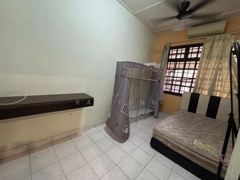 1.5-storey Terraced House for Sale in Taman Pelangi Indah (Ulu Tiram) - Ray Tung - Bedroom - PropertyGuru.com.my