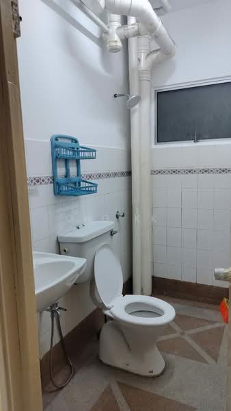 Pangsapuri untuk Disewa di Kenanga Apartments - Ong KK - Bathroom - PropertyGuru.com.my