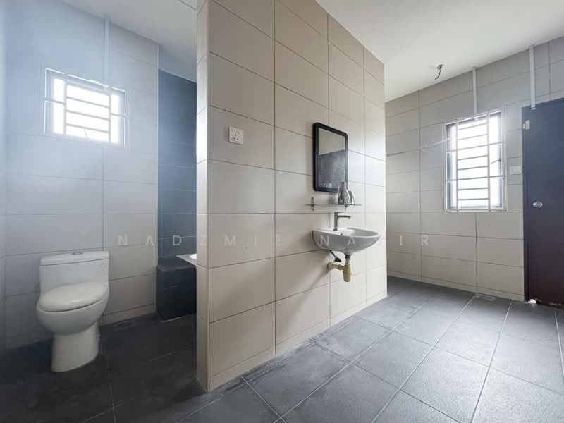 Semi-Detached House for Sale in Kajang (Selangor) - Nadzmie Nasir - Bathroom - PropertyGuru.com.my