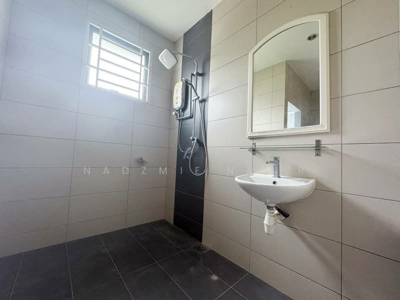 Semi-Detached House for Sale in Kajang (Selangor) - Nadzmie Nasir - Bathroom - PropertyGuru.com.my