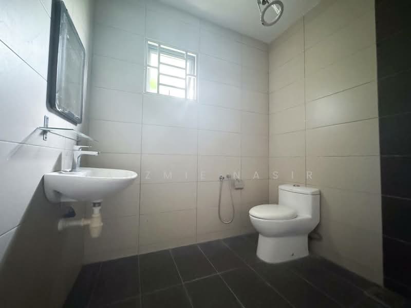 Semi-Detached House for Sale in Kajang (Selangor) - Nadzmie Nasir - Bathroom - PropertyGuru.com.my