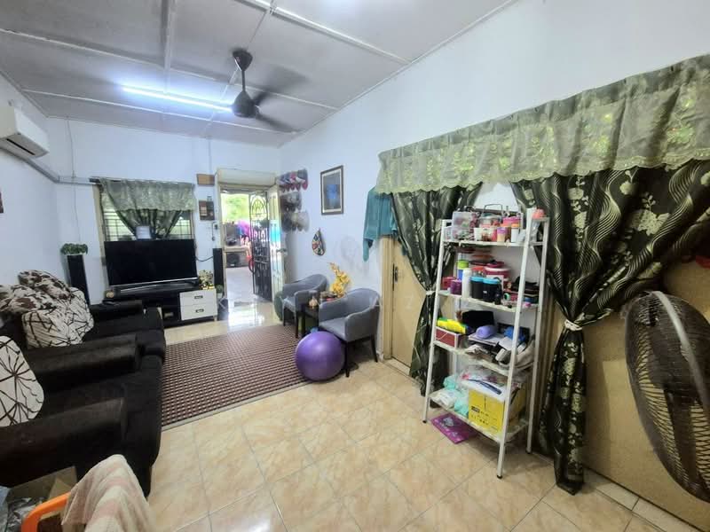 Rumah Teres 1 Tingkat untuk Dijual di Seksyen 17 (Shah Alam) - Keyn Aziz - Living Room - PropertyGuru.com.my