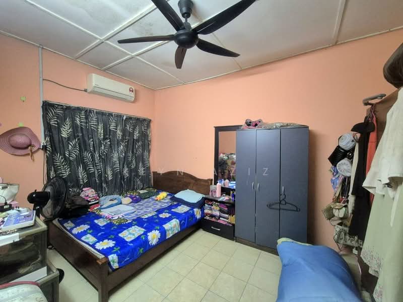 Rumah Teres 1 Tingkat untuk Dijual di Seksyen 17 (Shah Alam) - Keyn Aziz - Bedroom - PropertyGuru.com.my