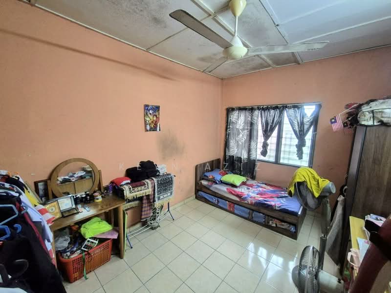 Rumah Teres 1 Tingkat untuk Dijual di Seksyen 17 (Shah Alam) - Keyn Aziz - Bedroom - PropertyGuru.com.my