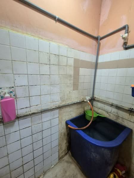 Rumah Teres 1 Tingkat untuk Dijual di Seksyen 17 (Shah Alam) - Keyn Aziz - Bathroom - PropertyGuru.com.my