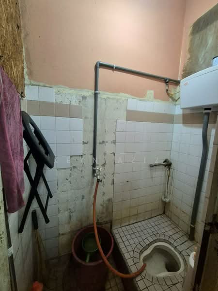 Rumah Teres 1 Tingkat untuk Dijual di Seksyen 17 (Shah Alam) - Keyn Aziz - Bathroom - PropertyGuru.com.my