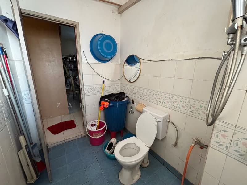 Pangsapuri untuk Dijual di Kristal Heights 2 - Zamani Ishak - Bathroom - PropertyGuru.com.my