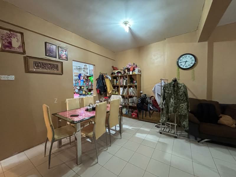 Pangsapuri untuk Dijual di Kristal Heights 2 - Zamani Ishak - Dining Room - PropertyGuru.com.my