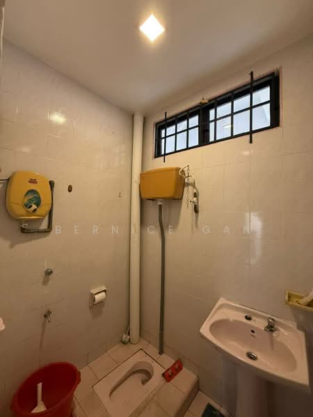 Rumah Berkembar untuk Dijual di Taman Johor Jaya (Johor Bahru) - Bernice Gan - Bathroom - PropertyGuru.com.my