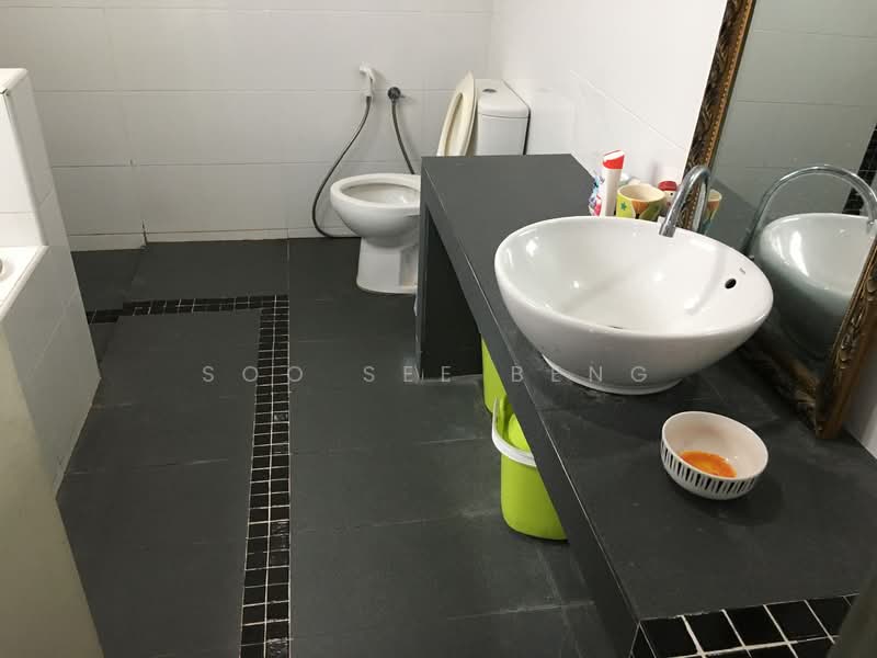 Servis Apartment untuk Disewa di Ritze Perdana 2 - Soo See Beng - Bathroom - PropertyGuru.com.my