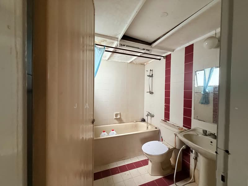 2-storey Terraced House for Sale in Taman Seputeh (Seputeh) - jaret kok - Bathroom - PropertyGuru.com.my