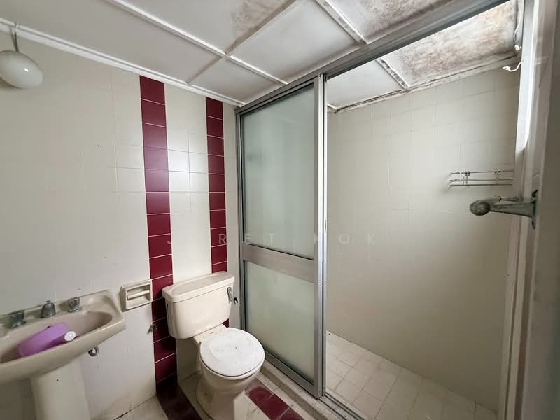 2-storey Terraced House for Sale in Taman Seputeh (Seputeh) - jaret kok - Bathroom - PropertyGuru.com.my