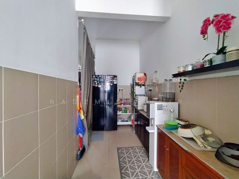 2-storey Terraced House for Sale in Shah Alam (Selangor) - Nadzmie Nasir - Kitchen - PropertyGuru.com.my