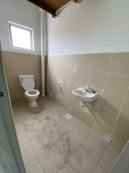 Kedai / Pejabat untuk Disewa di Johor Bahru (Johor) - Johnson Chen - Bathroom - PropertyGuru.com.my