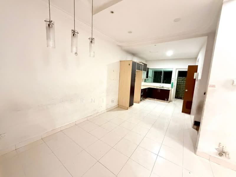 1.5-storey Terraced House for Sale in Taman Gaya (Ulu Tiram) - Bernice Gan - Kitchen - PropertyGuru.com.my