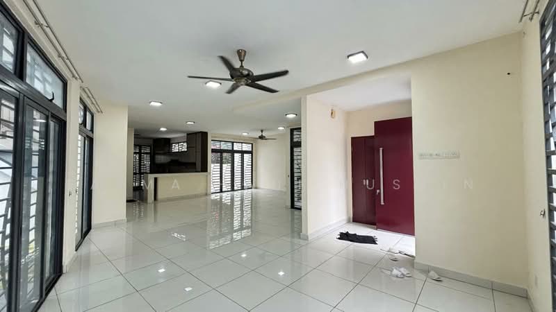 3-storey Terraced House for Sale in Laman Glenmarie (Shah Alam) - Fatma Hani Hussin - Living Room - PropertyGuru.com.my