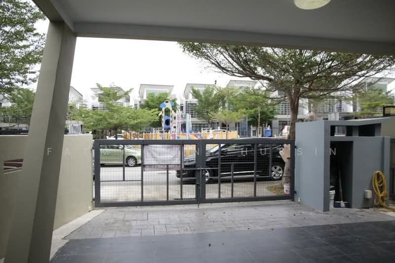 3-storey Terraced House for Sale in Laman Glenmarie (Shah Alam) - Fatma Hani Hussin - Exterior - PropertyGuru.com.my