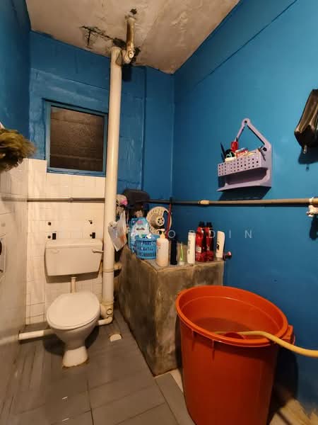 Rumah Flat untuk Dijual di Kampung Lindungan PJS 8 - Seri Nordin - Bathroom - PropertyGuru.com.my