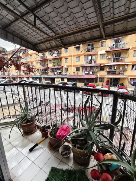 Rumah Flat untuk Dijual di Kampung Lindungan PJS 8 - Seri Nordin - Balcony - PropertyGuru.com.my