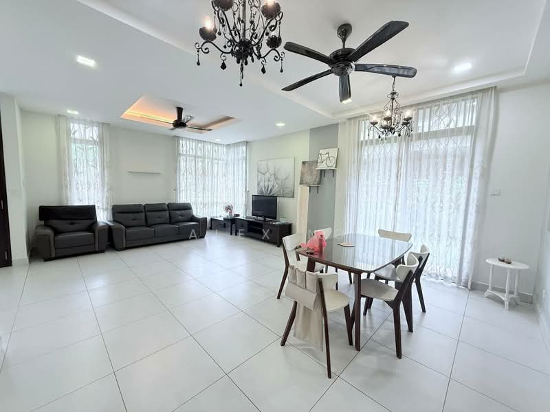 Cluster House for Sale in Taman Seri Austin (Tebrau) - Alex Ng - Living Room - PropertyGuru.com.my