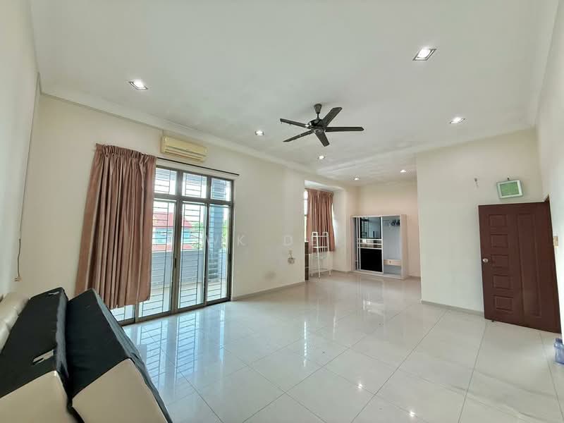 Semi-Detached House for Sale in Taman Panchor Riang (Batu Pahat) - WK Dee - Living Room - PropertyGuru.com.my