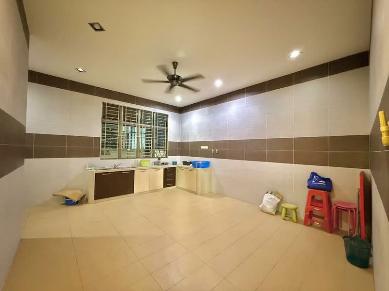 Semi-Detached House for Sale in Taman Panchor Riang (Batu Pahat) - WK Dee - Kitchen - PropertyGuru.com.my