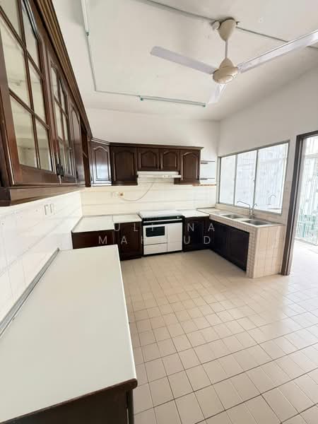 2-storey Terraced House for Rent in Taman Tun Dr Ismail (Kuala Lumpur) - Juliana Mahmud - Kitchen - PropertyGuru.com.my