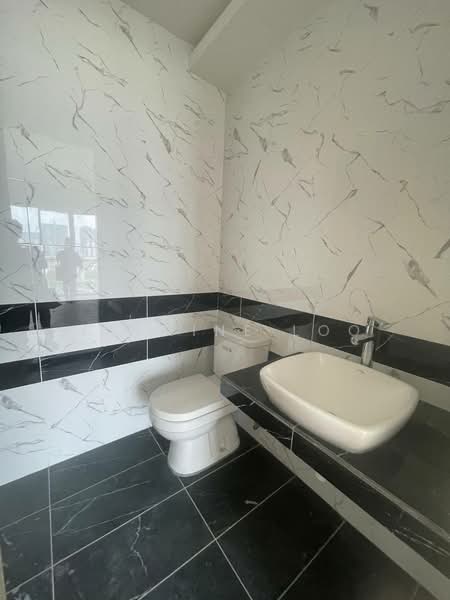 Condominium for Sale at QuayWest Residence - Jasmine Loo - Bathroom - PropertyGuru.com.my