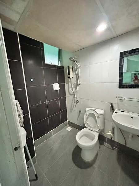 Pangsapuri untuk Dijual di The Pines Residence - Janice . - Bathroom - PropertyGuru.com.my