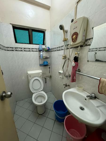 2-storey Terraced House for Sale in Taman Mount Austin (Tebrau) - Annie Chai - Bathroom - PropertyGuru.com.my