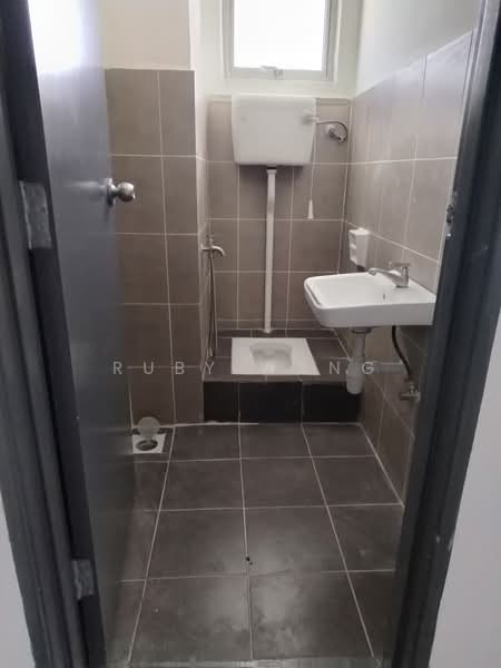 Rumah Teres untuk Disewa di Balakong (Selangor) - Ruby Wang - Bathroom - PropertyGuru.com.my