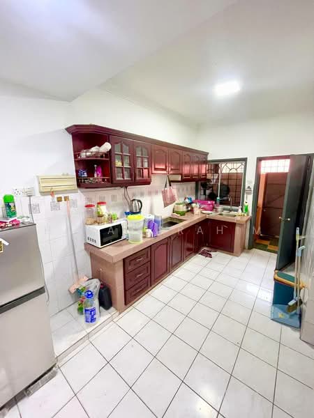 Rumah Teres untuk Dijual di Taman Sri Haneco (Semenyih) - Hawa Ibrahim - Kitchen - PropertyGuru.com.my