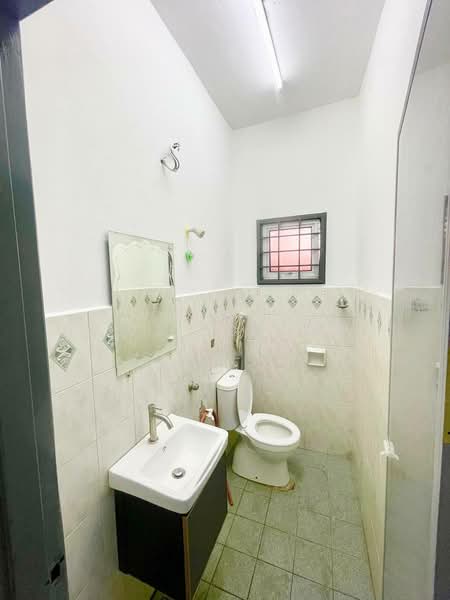 Rumah Teres untuk Dijual di Taman Sri Haneco (Semenyih) - Hawa Ibrahim - Bathroom - PropertyGuru.com.my