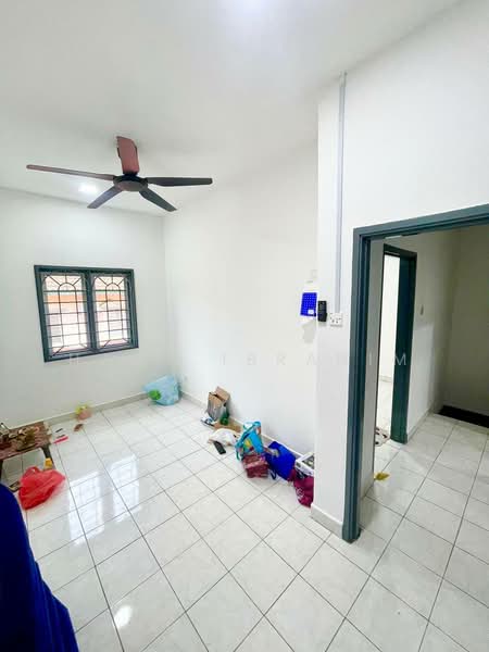 Rumah Teres untuk Dijual di Taman Sri Haneco (Semenyih) - Hawa Ibrahim - Living Room - PropertyGuru.com.my