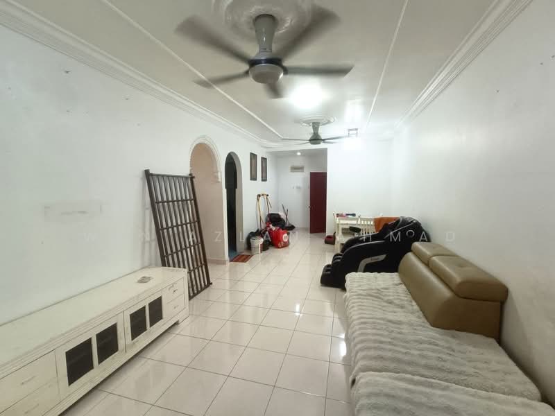 Pangsapuri untuk Dijual di Melur Apartment - Wan Azlan Ahmad - Living Room - PropertyGuru.com.my
