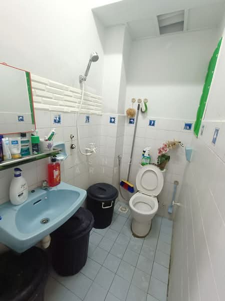 Pangsapuri untuk Dijual di Pangsapuri Villa Angkasa - Masnizah Arifin - Bathroom - PropertyGuru.com.my