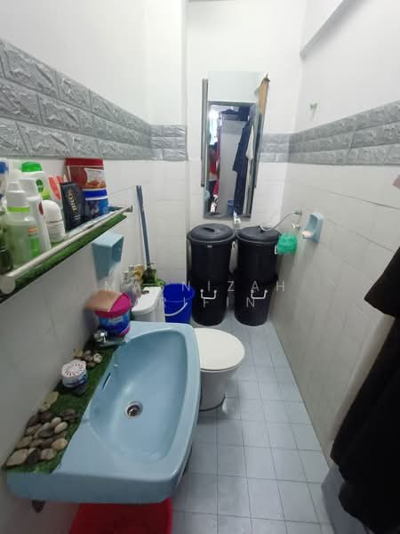 Pangsapuri untuk Dijual di Pangsapuri Villa Angkasa - Masnizah Arifin - Bathroom - PropertyGuru.com.my