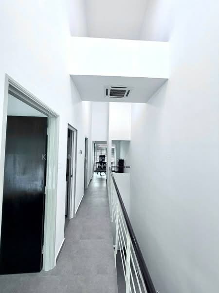 Rumah Teres 2 Tingkat untuk Dijual di Leisure Farm (Gelang Patah) - Kenny Wong Chen Yao - Corridor - PropertyGuru.com.my