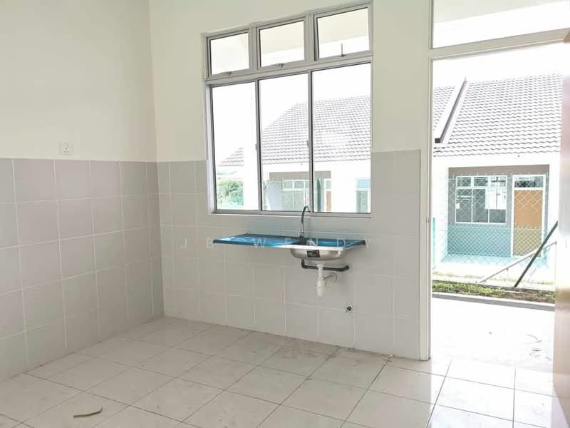 1-storey Terraced House for Sale in Kangkar Pulai (Skudai) - JB Wendy - Kitchen - PropertyGuru.com.my