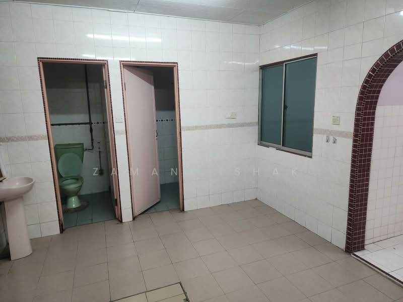 Rumah Teres untuk Dijual di Pelabuhan Klang (Selangor) - Zamani Ishak - Bathroom - PropertyGuru.com.my