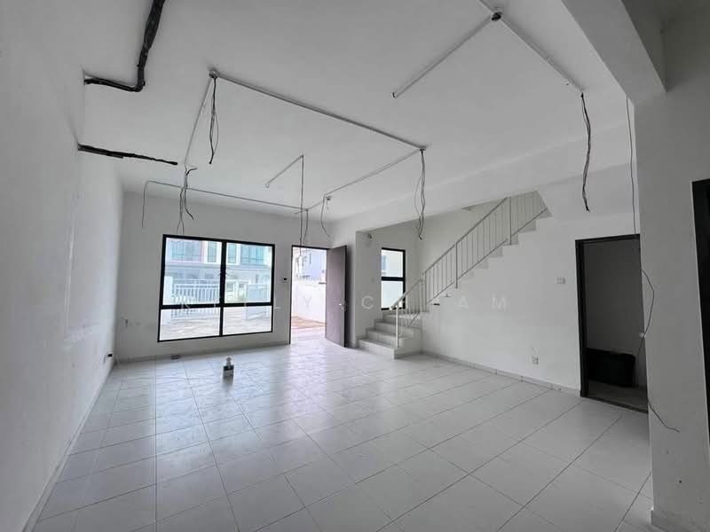 2-storey Terraced House for Sale in Taman Austin Duta (Tebrau) - Kelly Chiam - Living Room - PropertyGuru.com.my