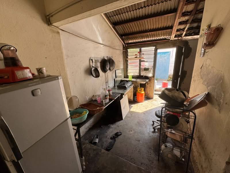 Rumah Teres 2 Tingkat untuk Dijual di Taman Desa Cemerlang (Ulu Tiram) - Jyez Lee - Kitchen - PropertyGuru.com.my