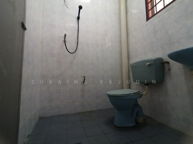 Rumah Teres 2 Tingkat untuk Dijual di Taman Sri Muda (Shah Alam) - Zuraina Rajudin - Bathroom - PropertyGuru.com.my