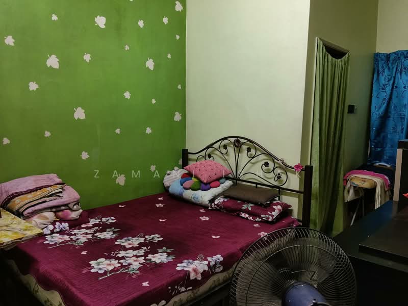 Terraced House for Sale in Puchong (Selangor) - Zamani Ishak - Bedroom - PropertyGuru.com.my