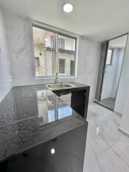 Rumah Teres 2 Tingkat untuk Dijual di Taman Rinting (Masai) - Ee Fong Toh - Kitchen - PropertyGuru.com.my