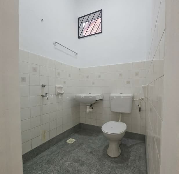 1-storey Terraced House for Sale in Taman Senai Utama (Kulai) - Melinda Ee - Bathroom - PropertyGuru.com.my