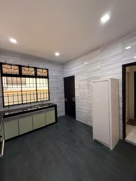 Semi-Detached House for Sale in Taman Johor Jaya (Johor Bahru) - Ee Fong Toh - Kitchen - PropertyGuru.com.my