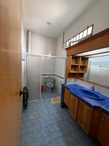 Semi-Detached House for Sale in Taman Johor Jaya (Johor Bahru) - Ee Fong Toh - Bathroom - PropertyGuru.com.my