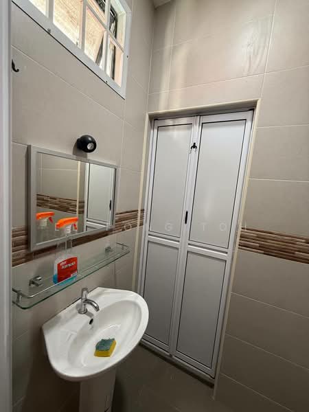 Semi-Detached House for Sale in Taman Johor Jaya (Johor Bahru) - Ee Fong Toh - Bathroom - PropertyGuru.com.my